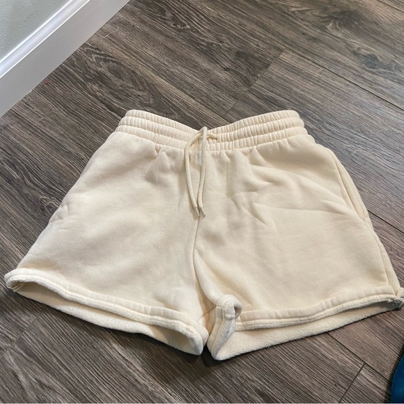 White Fox Along for the Ride Lounge shorts in Butter size M - Picture 3 of 10